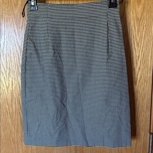 Source Unknown Black and White Pleated Pencil Skirt